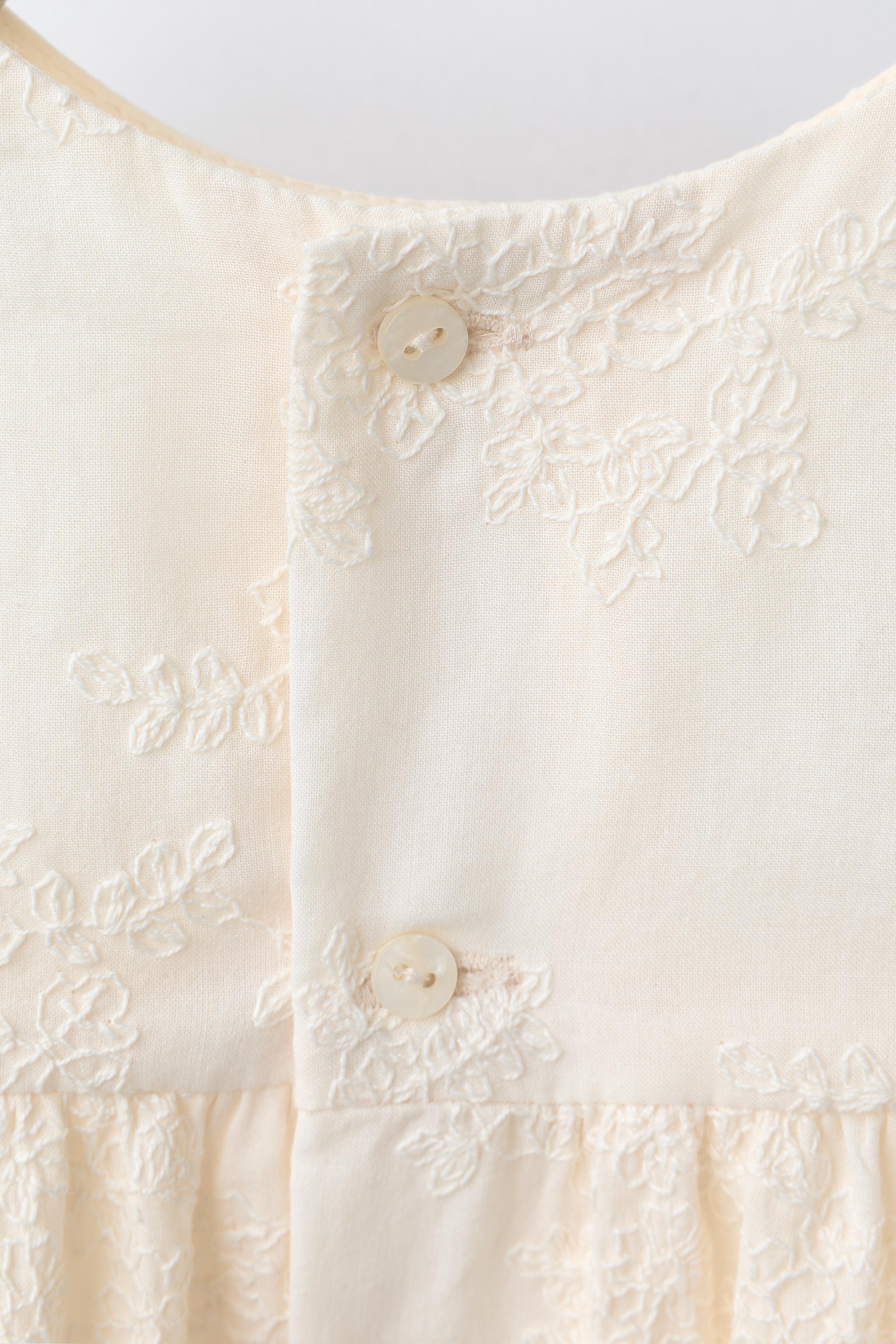 ROBE ET CULOTTE BRODÉES
